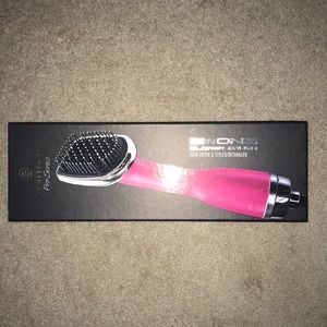 Blower brush/ hair dryer and styler detangler